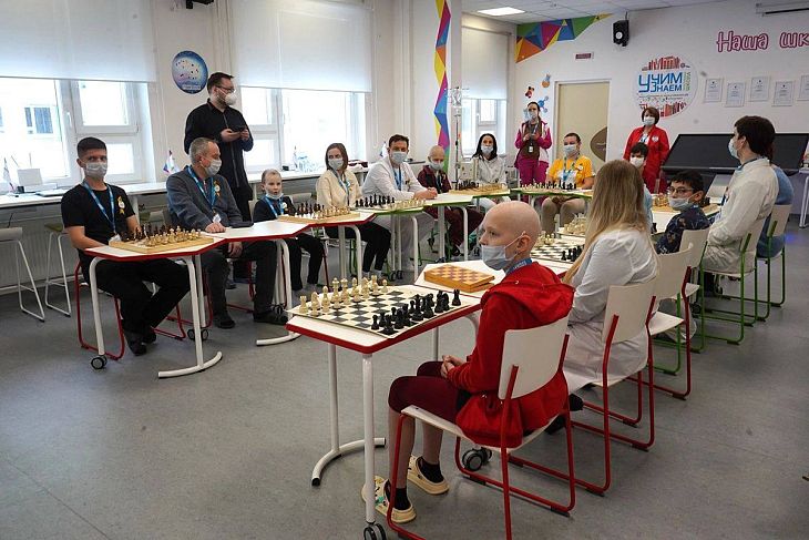 В Международный день борьбы против детского рака в Детском институте состоялся сеанс одновременной игры Александра Грищука
