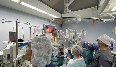 Рак прямой кишки в Блохина теперь оперируют и с помощью робота